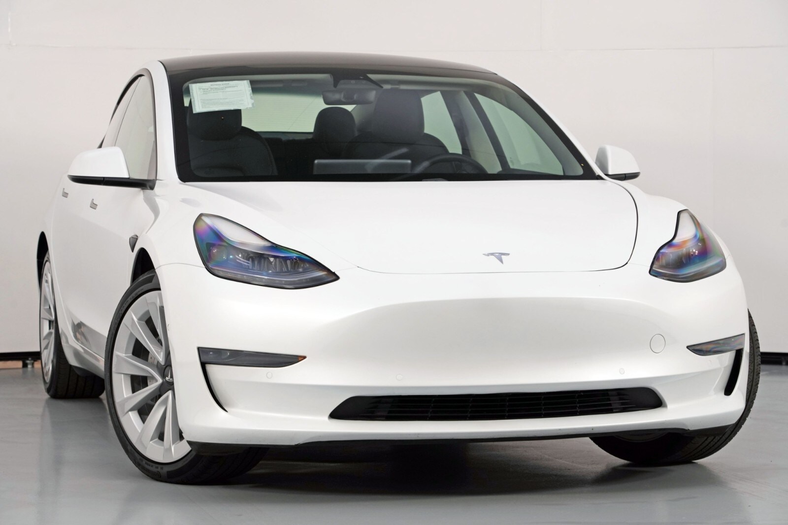 2021 Tesla Model 3 Standard Range Plus photo 3