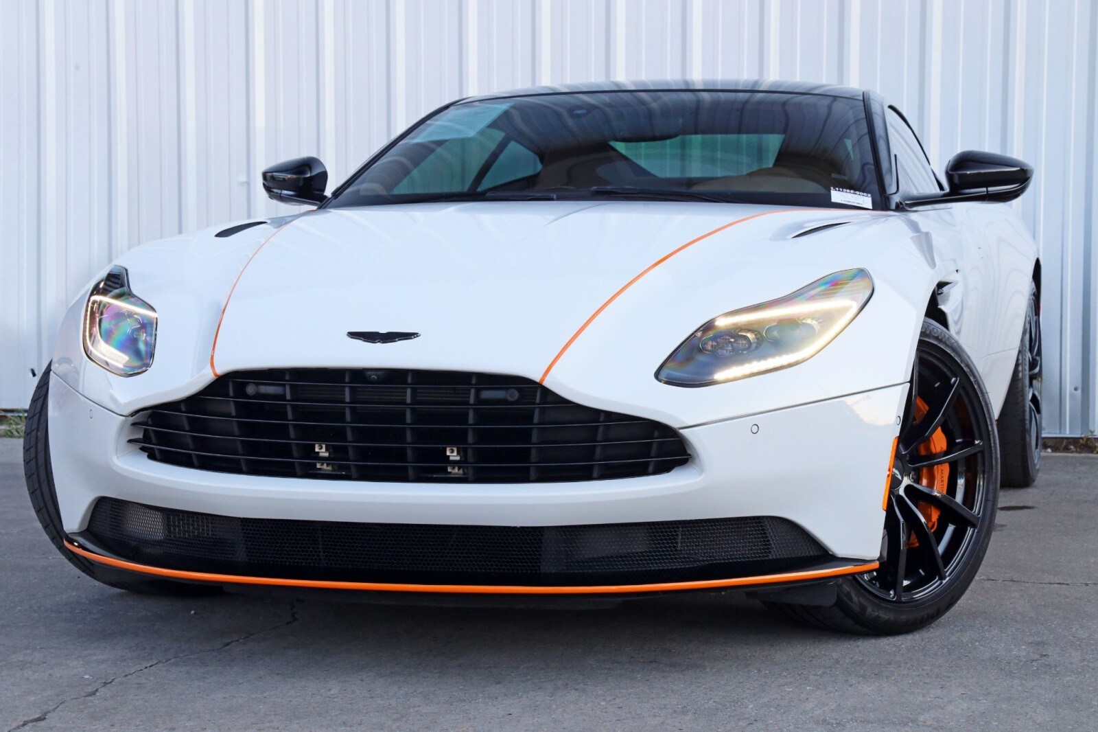 2022 Aston Martin DB11 photo 3
