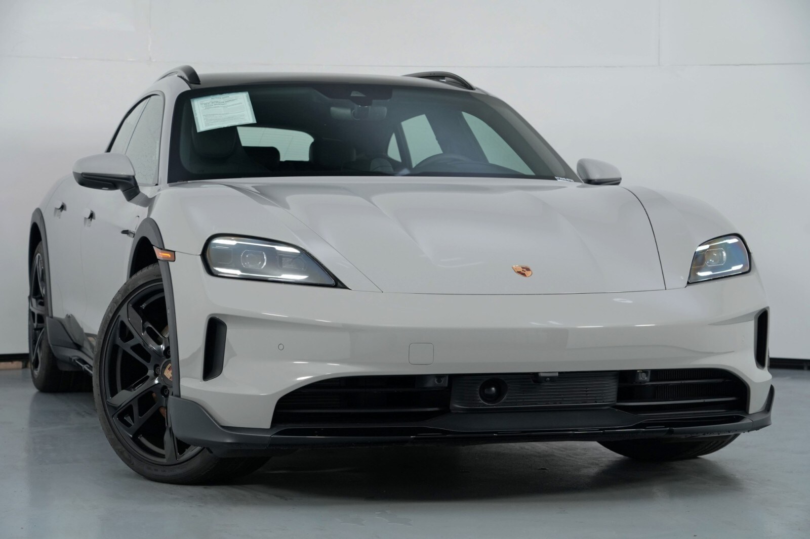 2025 Porsche Taycan 4S photo 4