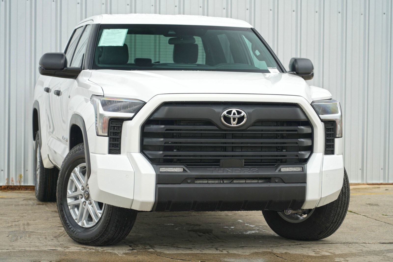 2025 Toyota Tundra SR5 CrewMax photo 4