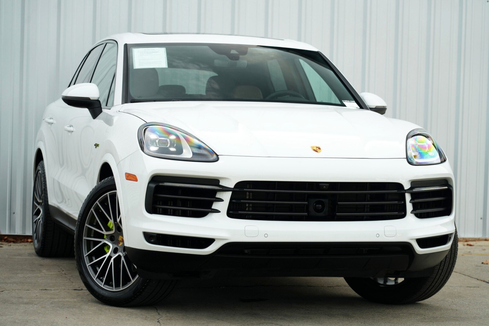 2023 Porsche Cayenne Platinum Edition E-Hybrid photo 2