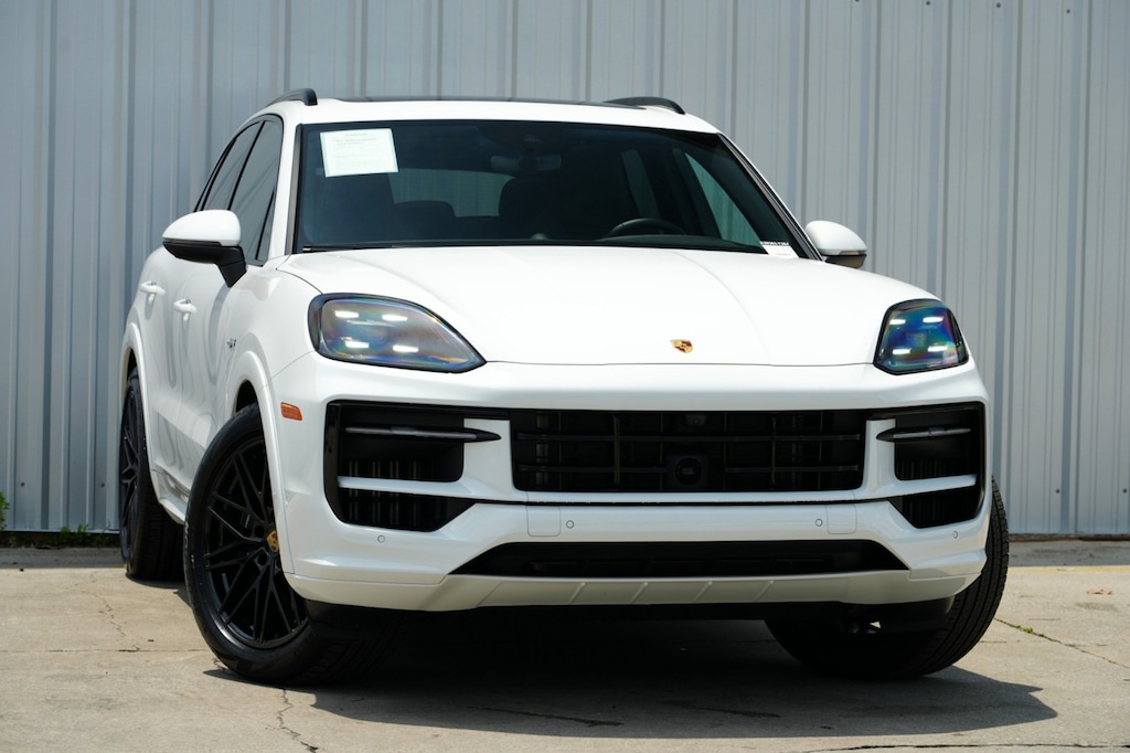 Used 2024 Porsche Cayenne E-Hybrid w/ Premium Plus Package SUV