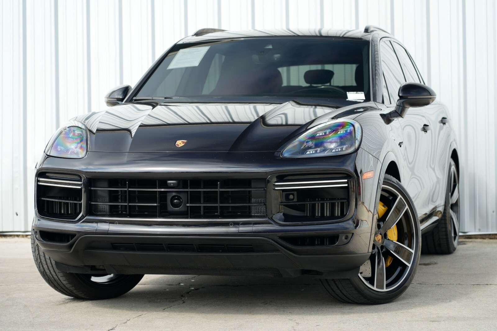 2021 Porsche Cayenne Turbo S E-Hybrid photo 3