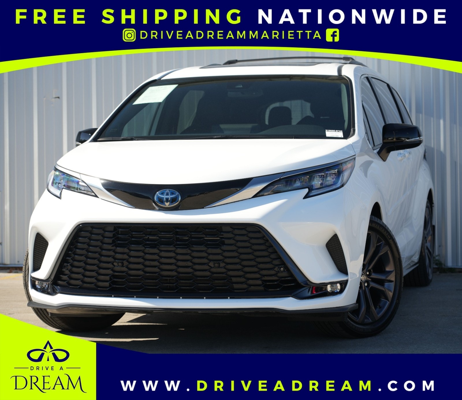 2024 Toyota Sienna XSE's photo