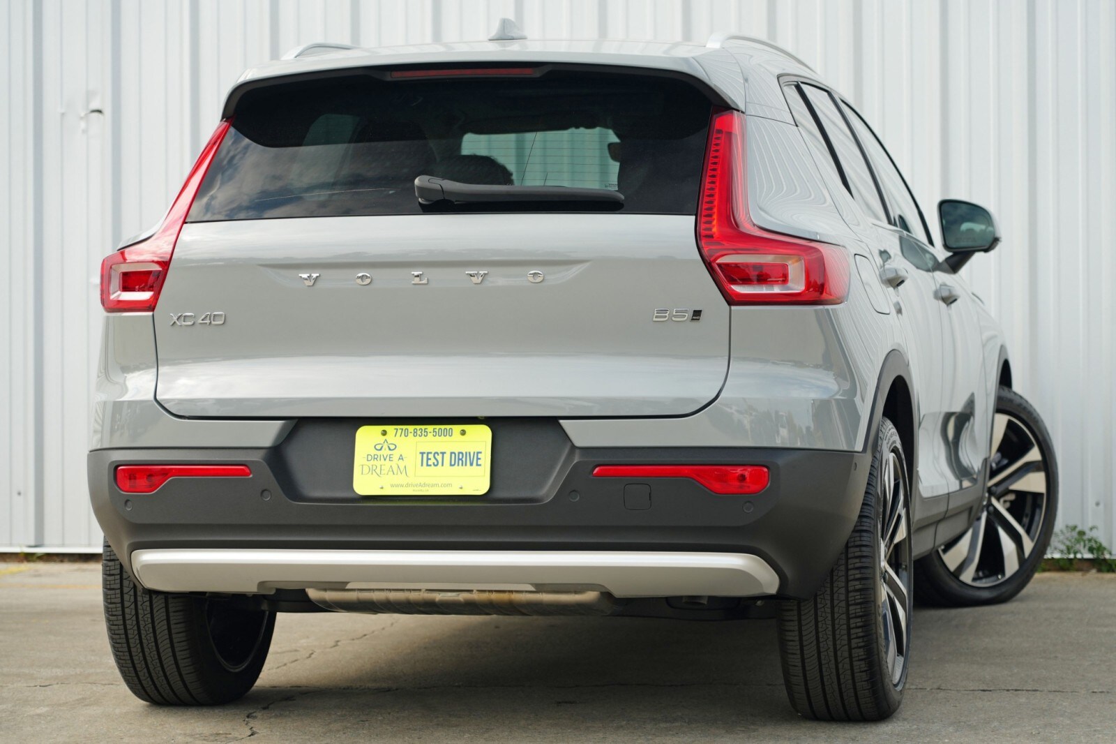 2024 Volvo XC40 Ultimate photo 4