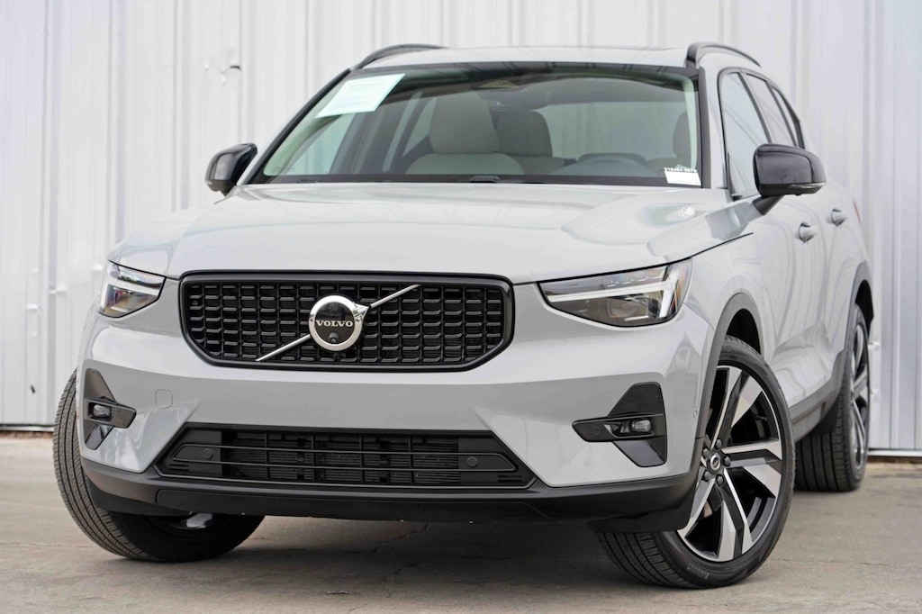 Used 2024 Volvo XC40 Ultimate Dark Theme SUV