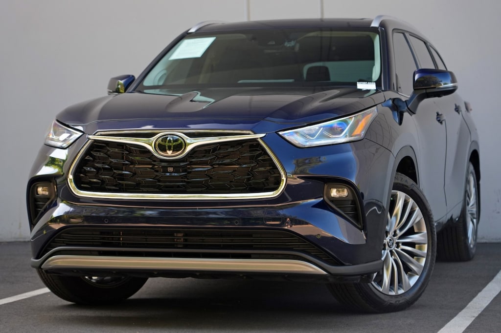 Used 2025 Toyota Highlander Hybrid Platinum SUV