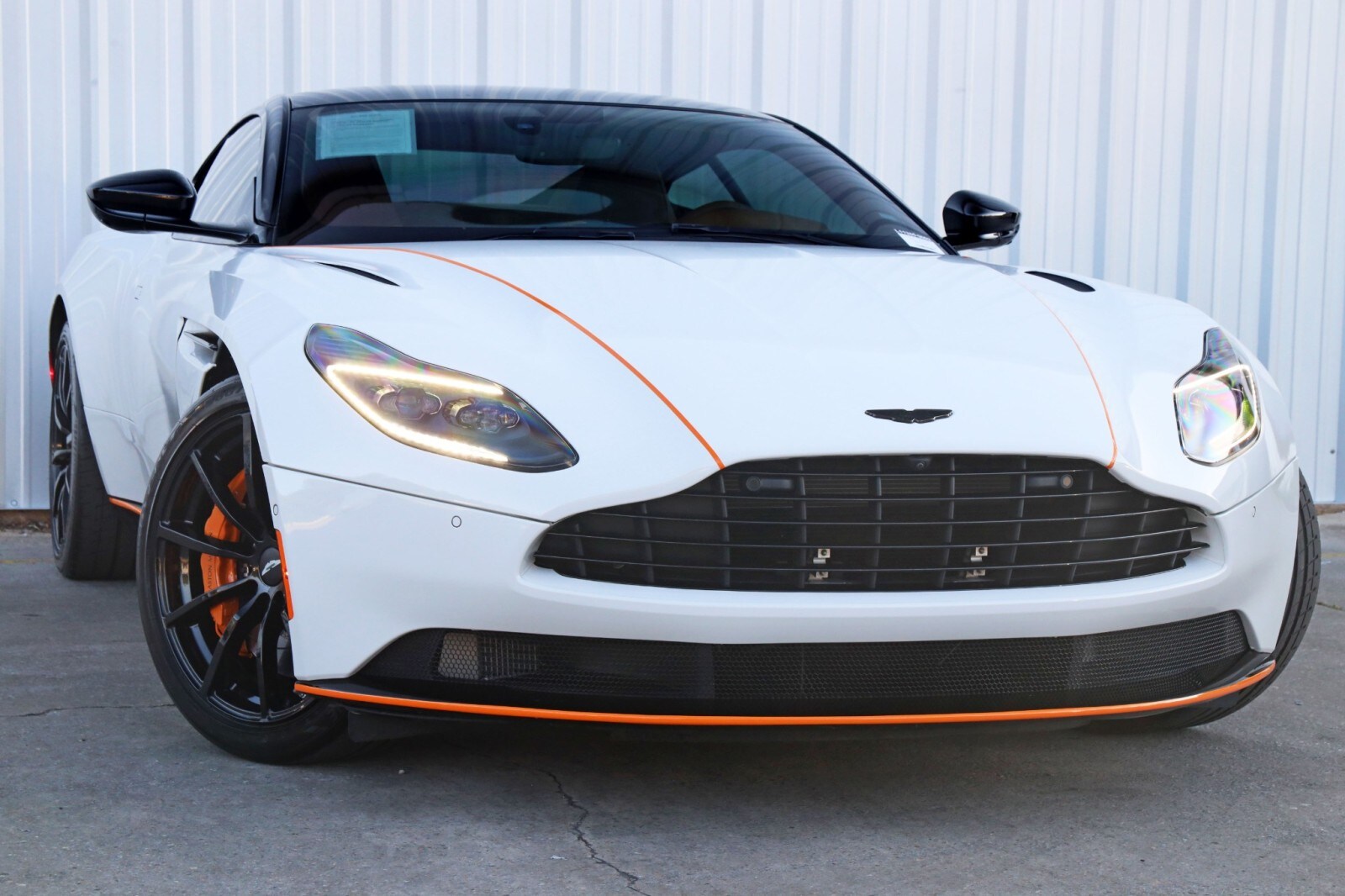 2022 Aston Martin DB11 photo 4