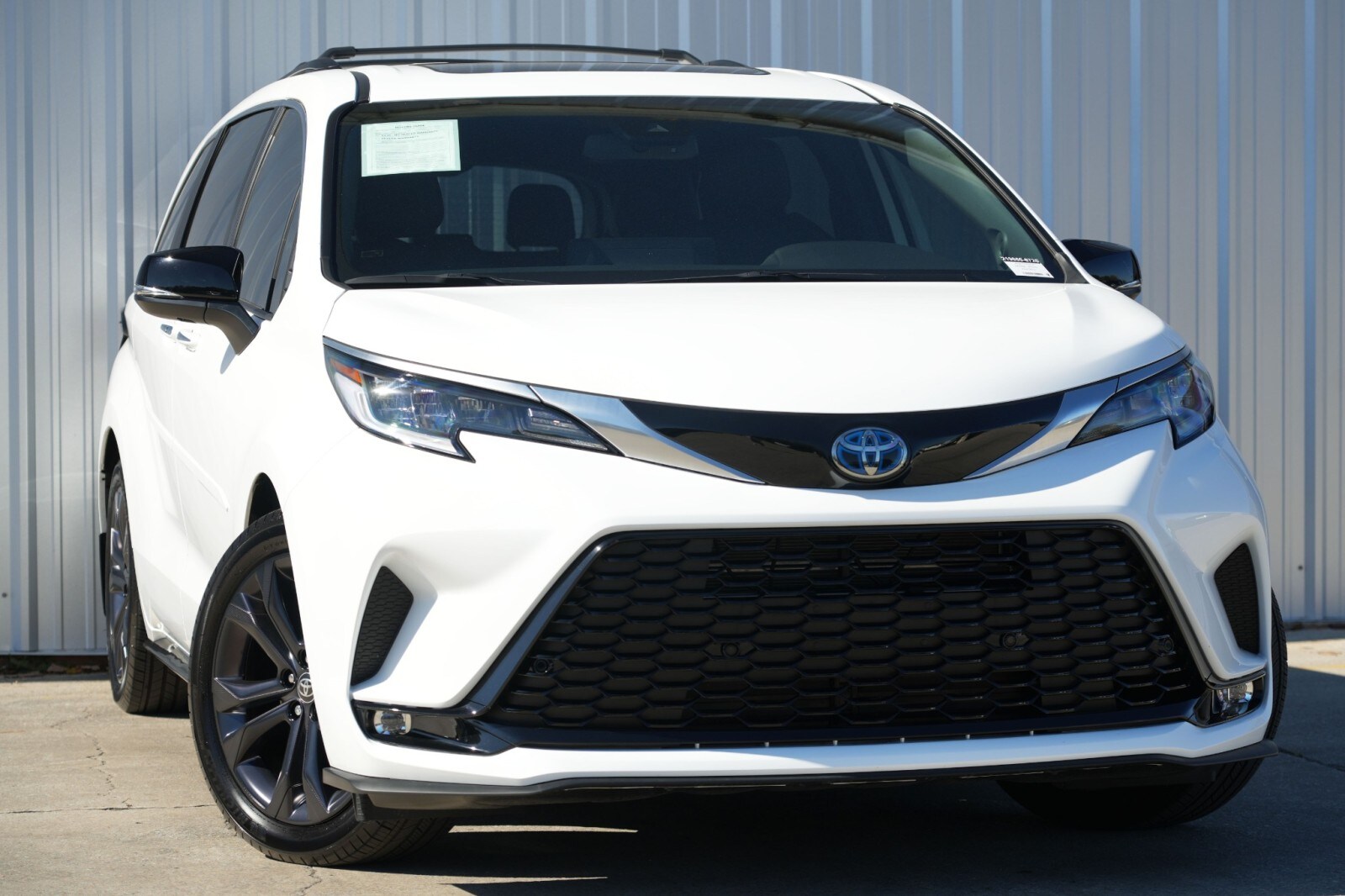 2024 Toyota Sienna XSE Premium photo 3