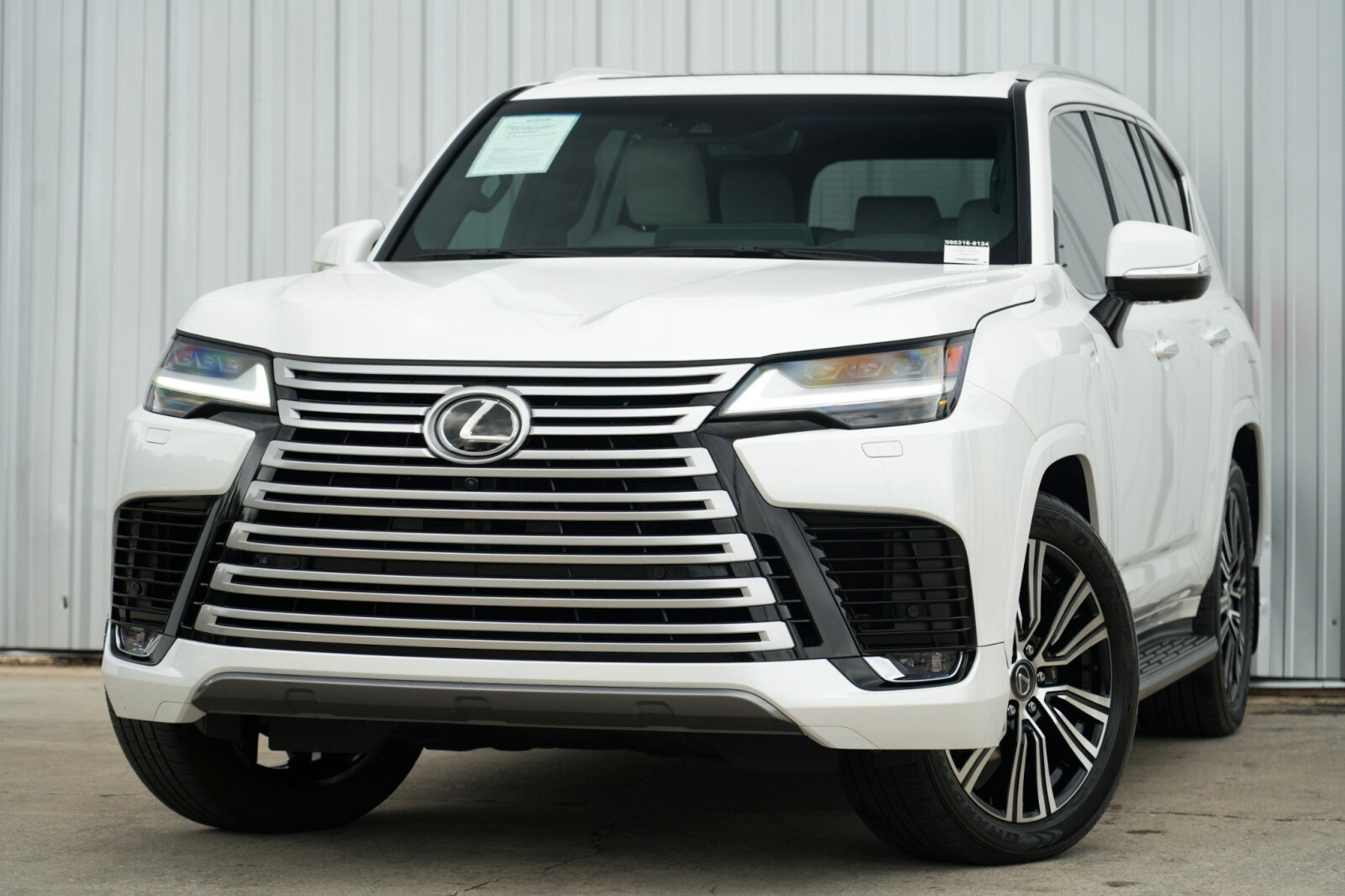 2024 Lexus LX 600 Luxury photo 2