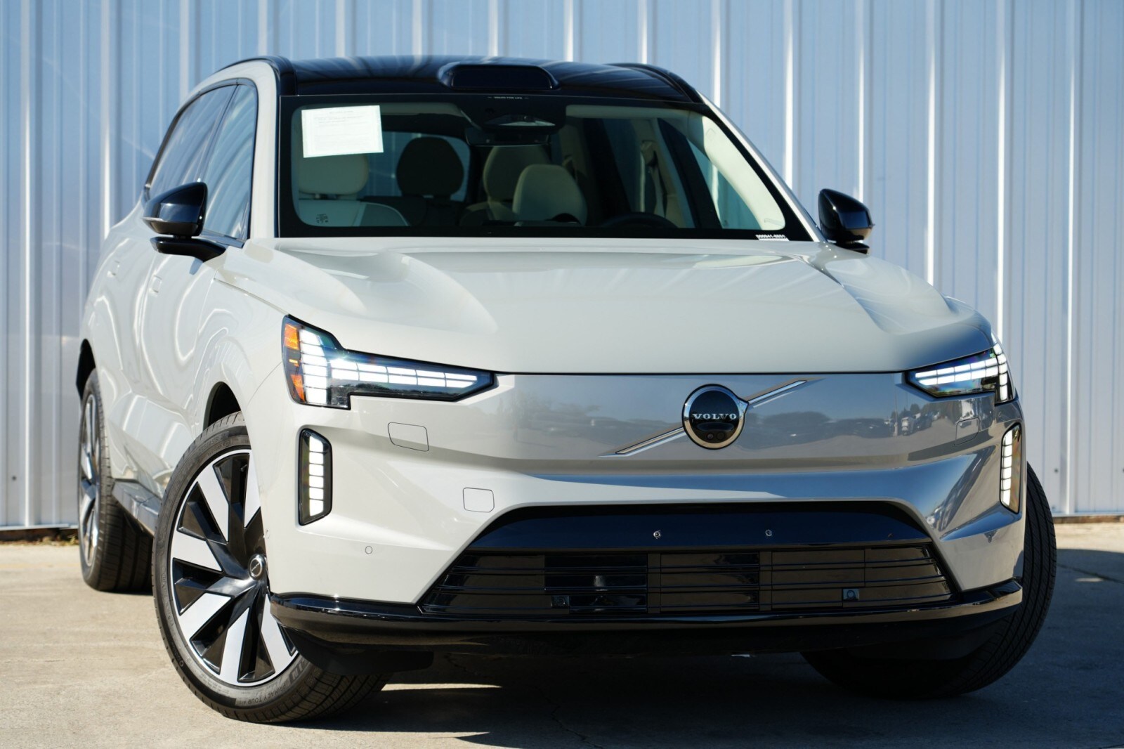 2025 Volvo EX90 Ultra photo 2