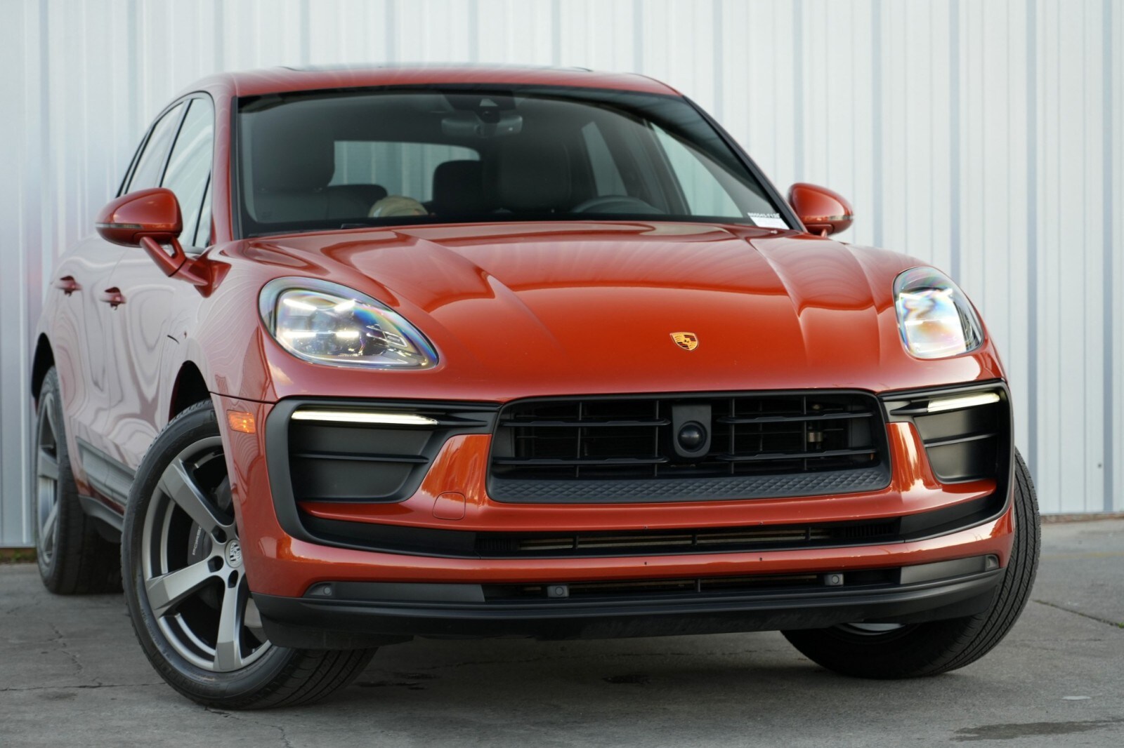 2023 Porsche Macan T photo 4