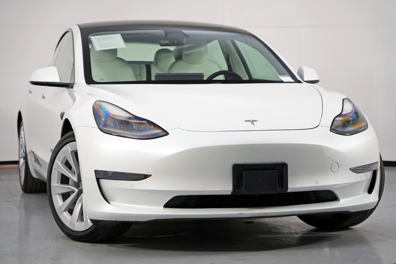 2021 Tesla Model 3 Standard Range Plus photo 3