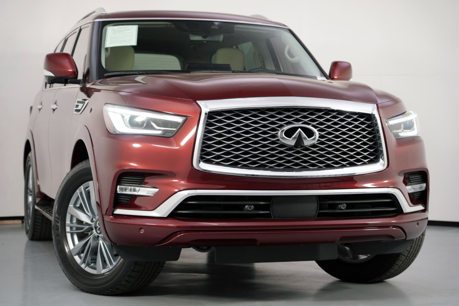 2022 Infiniti QX80 Luxe photo 4