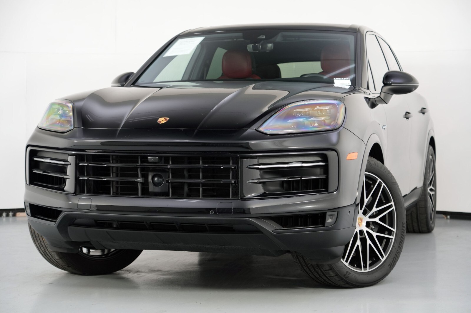2024 Porsche Cayenne E-Hybrid photo 3