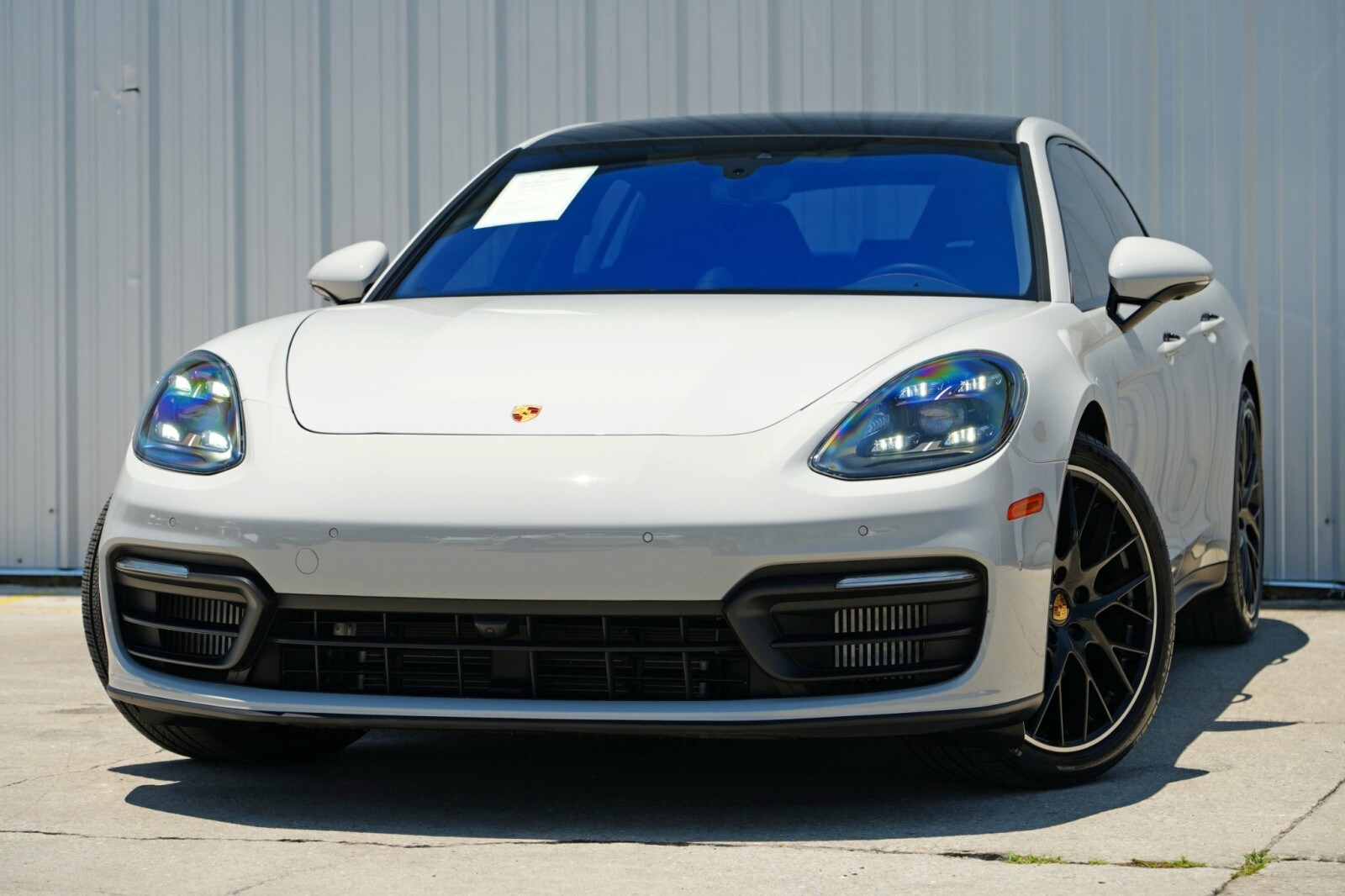 2022 Porsche Panamera Platinum photo 3