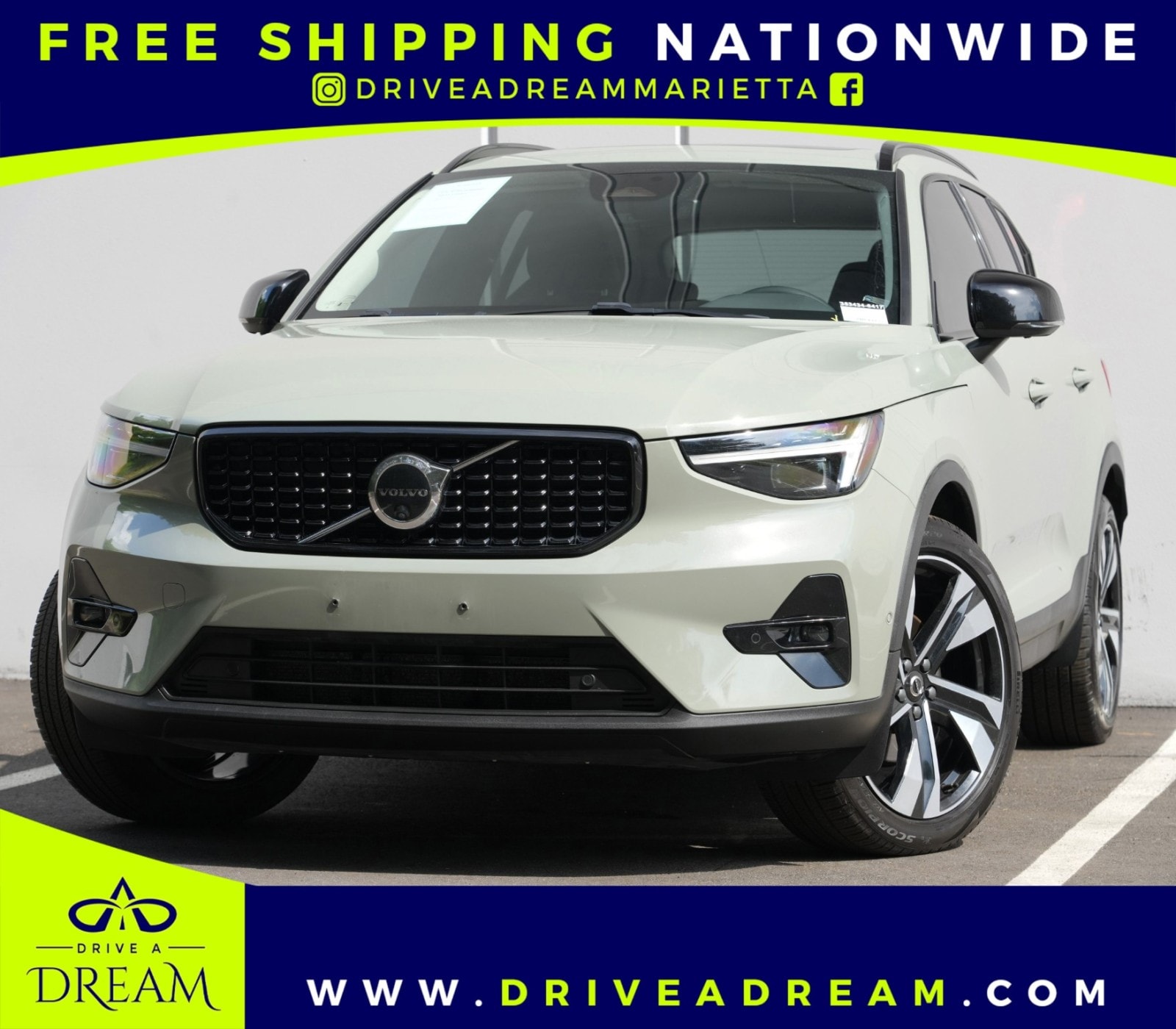2024 Volvo XC40 B5 Ultimate Dark AWD's photo