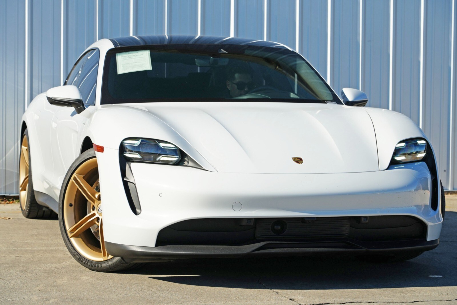 2022 Porsche Taycan 4S photo 4