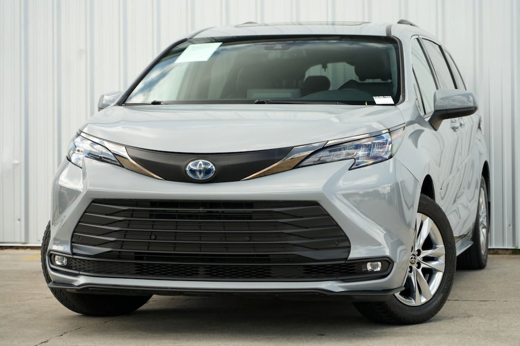 Used 2022 Toyota Sienna XLE Woodland Edition Van Passenger Van