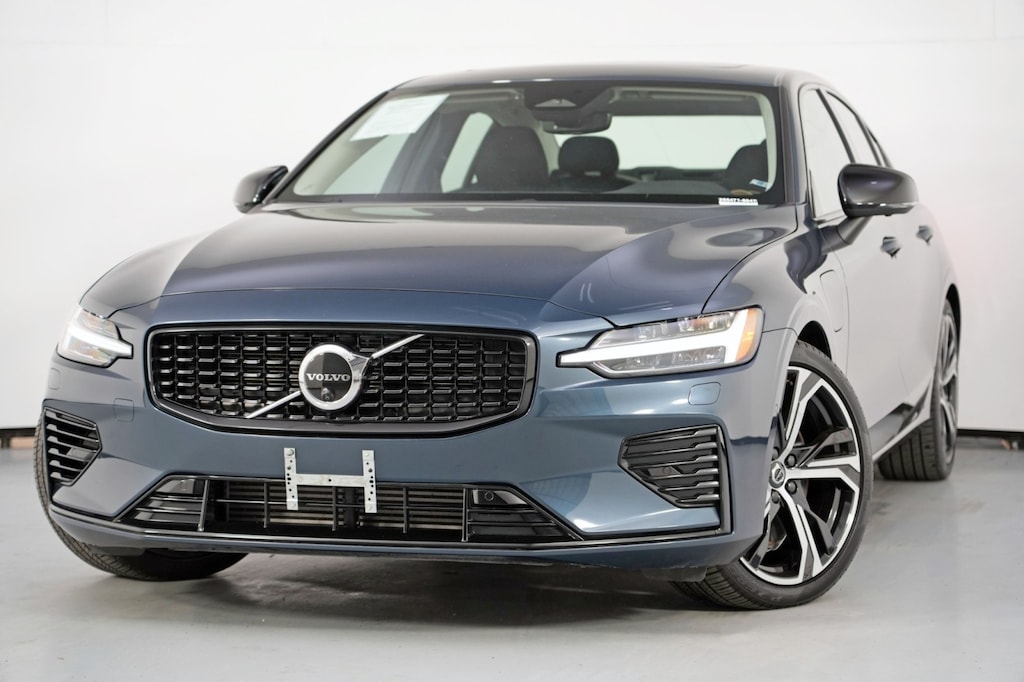 Used 2023 Volvo S60 Recharge Plug-In Hybrid Plus Dark Theme Sedan