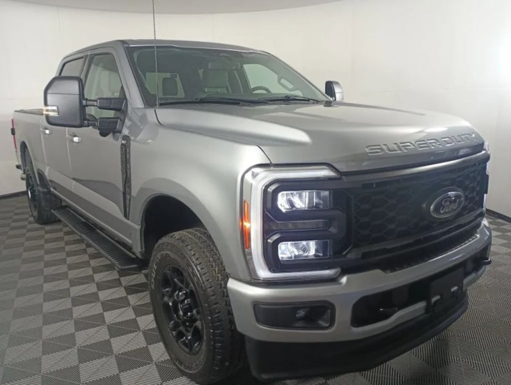 Used 2023 Ford F250 Super Duty Crew Cab XLT Pickup 4D 6 3/4 ft Pickup