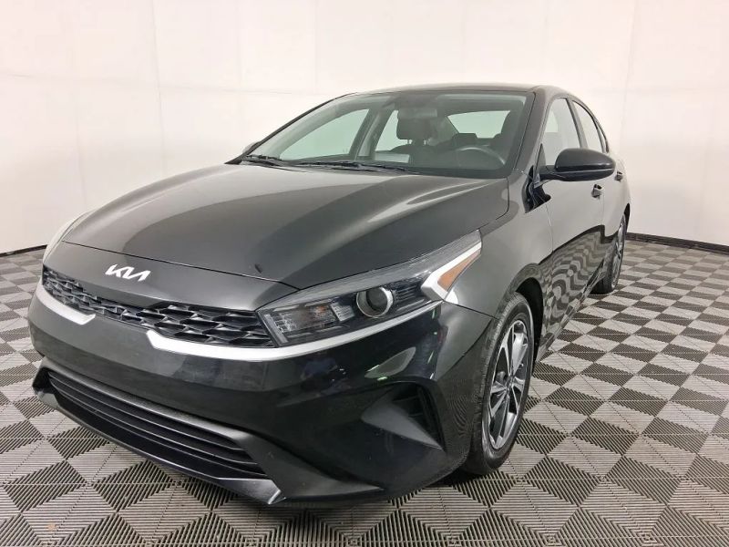2023 Kia Forte LXS AT's photo