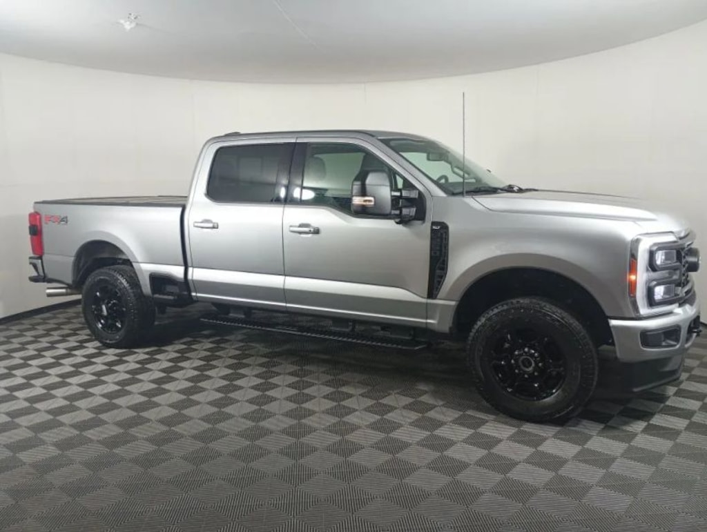 Used 2023 Ford F250 Super Duty Crew Cab XLT Pickup 4D 6 3/4 ft Pickup