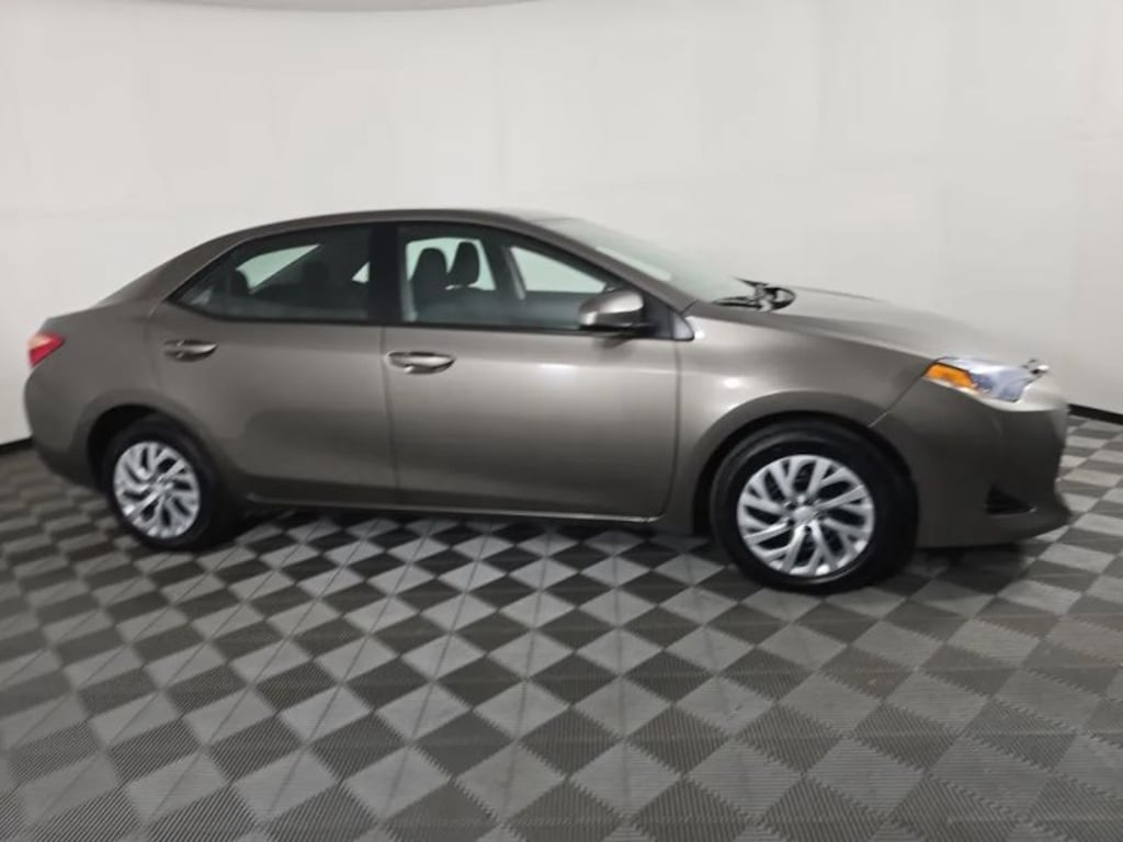 Used 2017 Toyota Corolla LE Sedan 4D Sedan