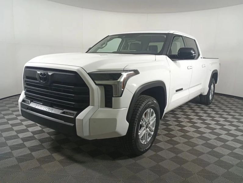 2023 Toyota Tundra SR5's photo