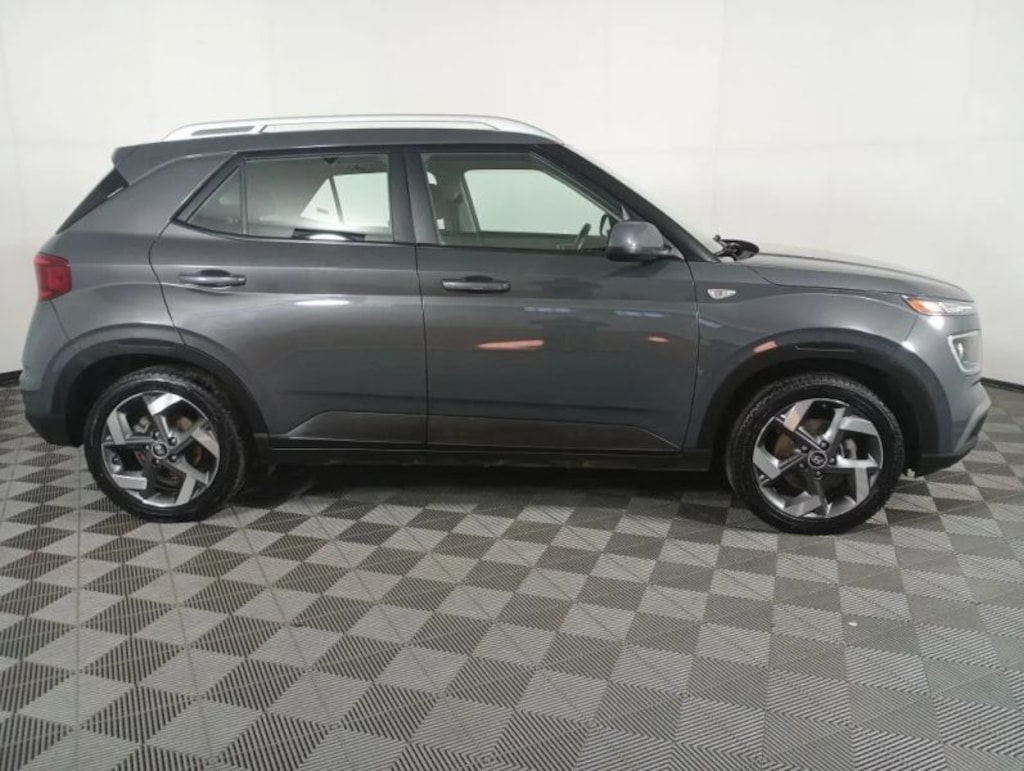 Used 2023 Hyundai Venue SEL Sport Utility 4D SUV