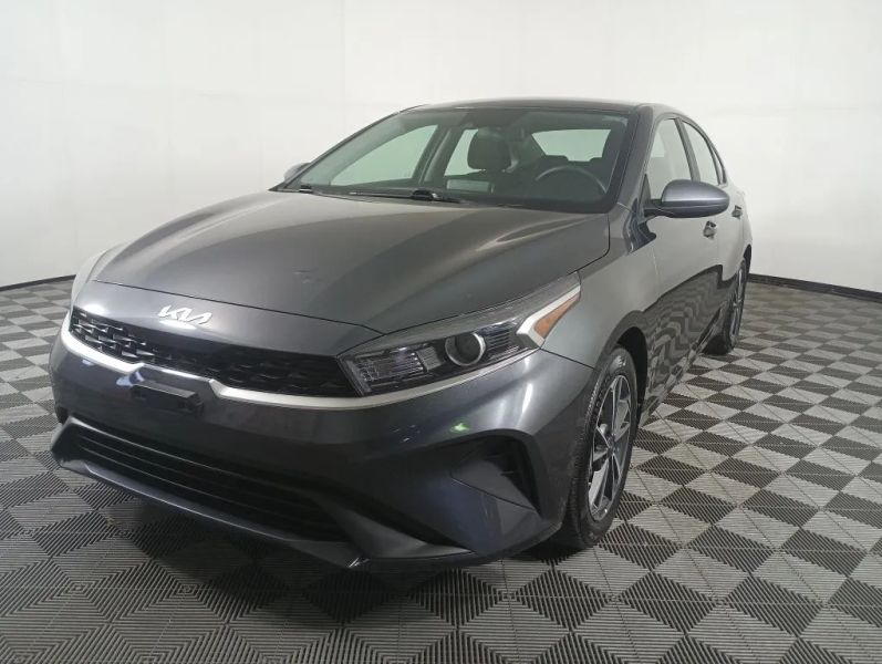 2022 Kia Forte LXS AT's photo