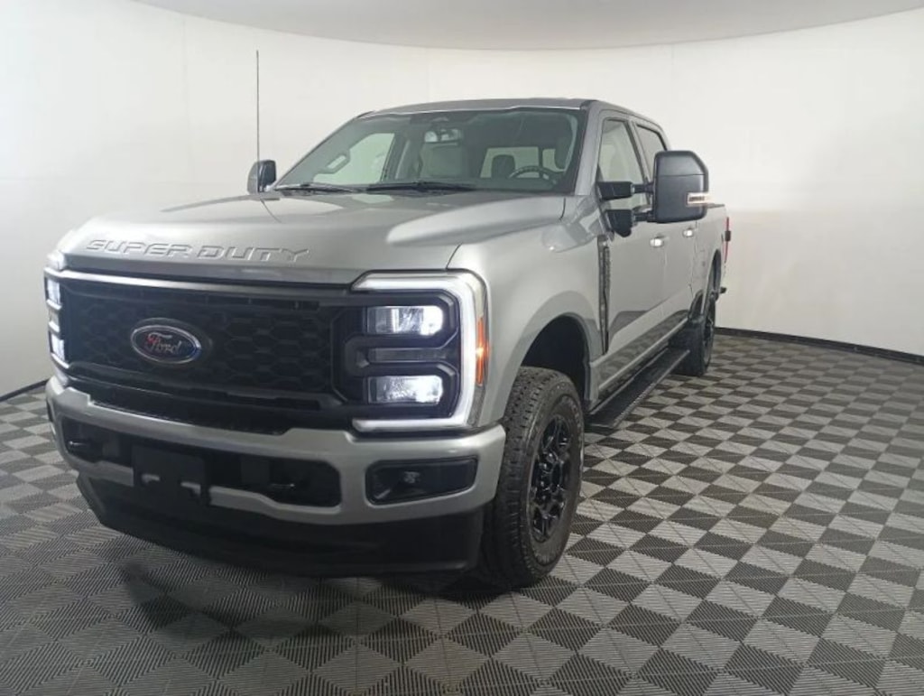 Used 2023 Ford F250 Super Duty Crew Cab XLT Pickup 4D 6 3/4 ft Pickup