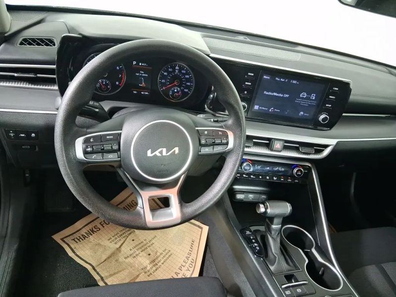 2023 Kia K5 LXS - Photo 12