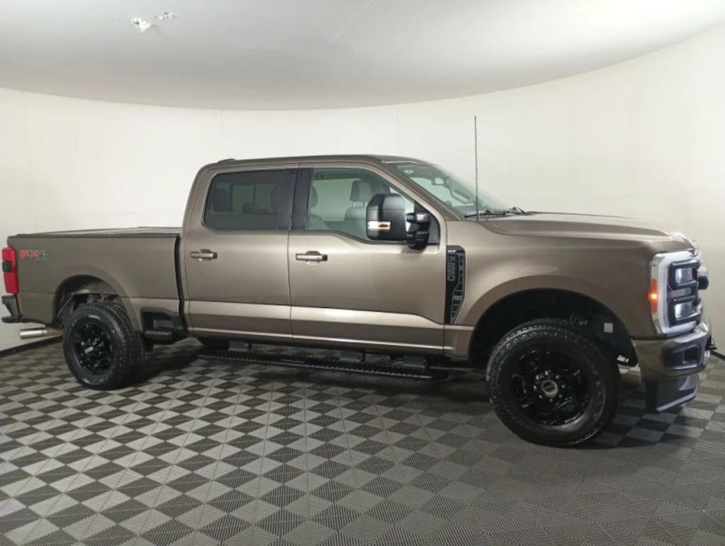 Used 2023 Ford F250 Super Duty Crew Cab XLT Pickup 4D 6 3/4 ft Pickup
