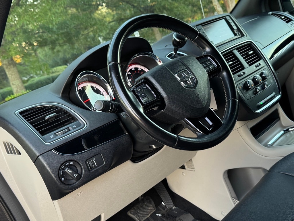 Used 2020 Dodge Grand Caravan SXT Van Passenger Van