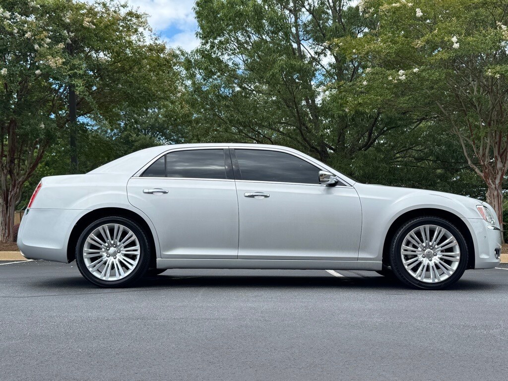 2011 Chrysler 300 C Base photo 2