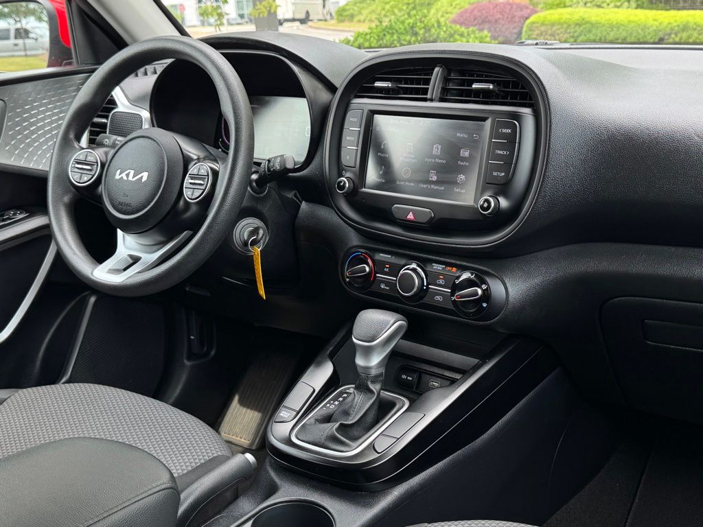 2024 Kia Soul LX - Photo 23