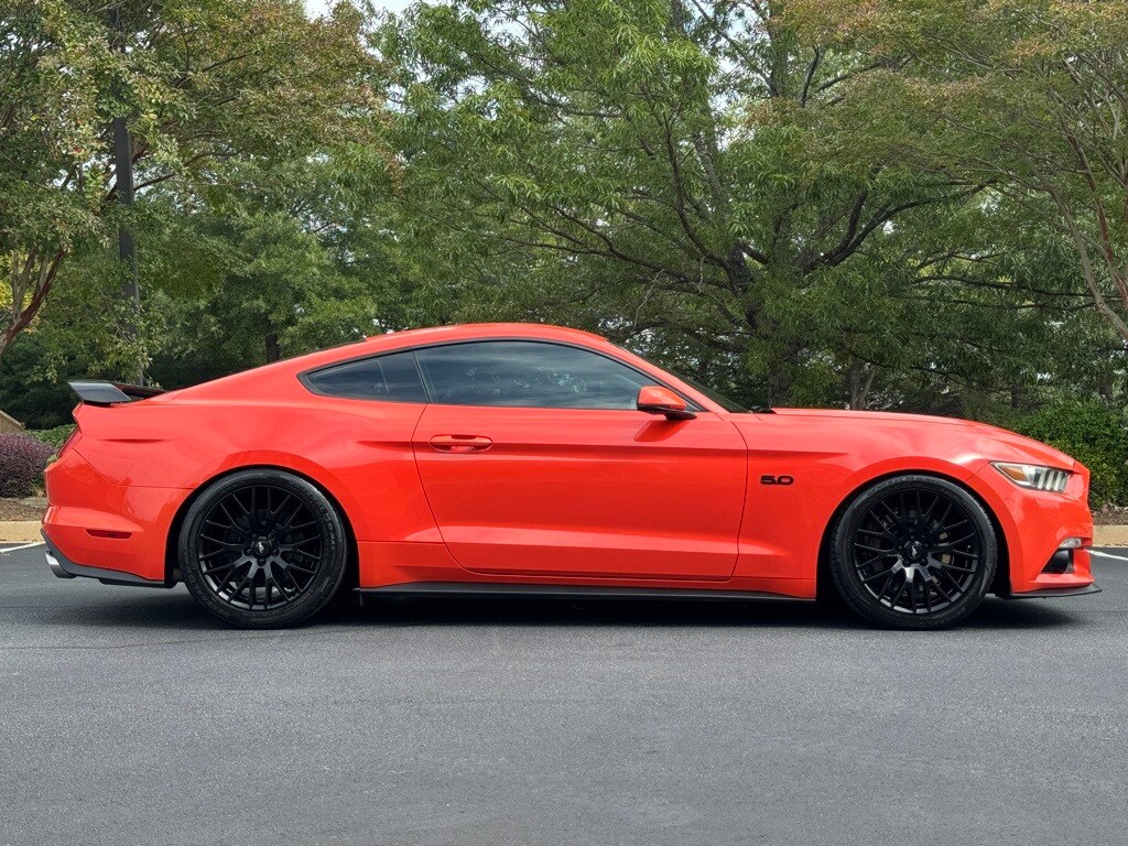 2016 Ford Mustang GT Premium photo 2