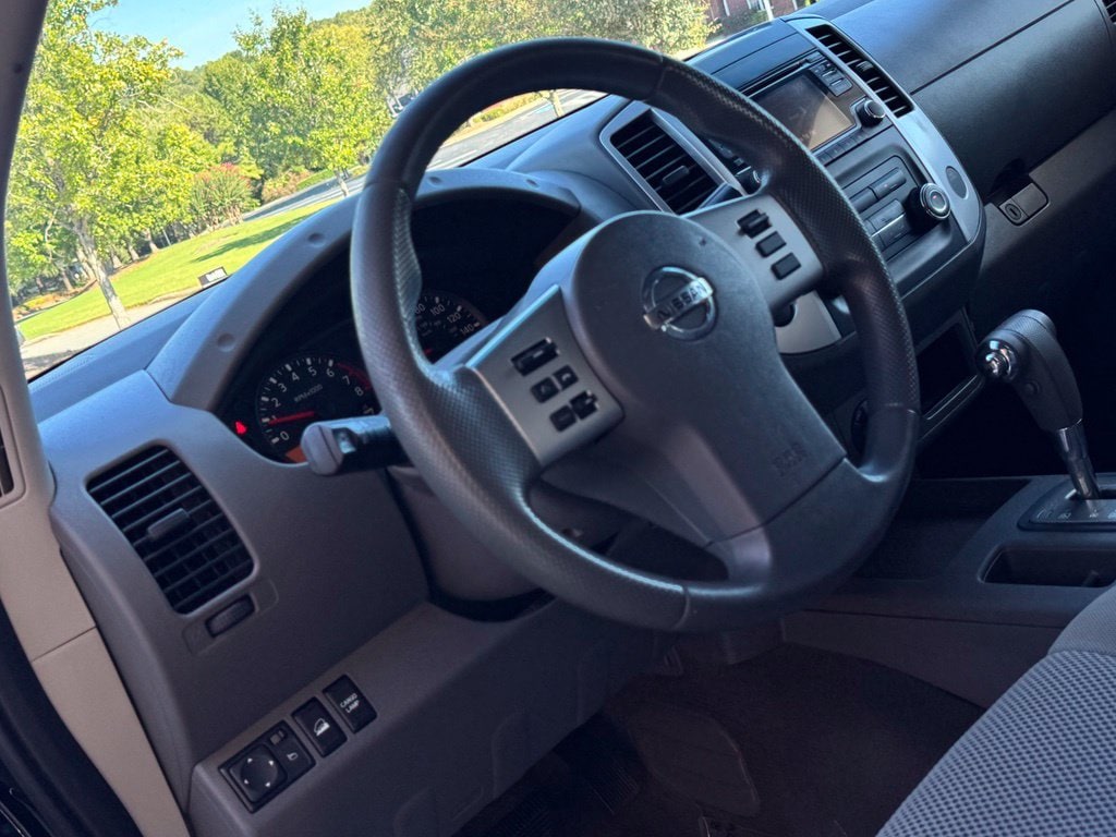 Used 2017 Nissan Frontier SV Truck Crew Cab