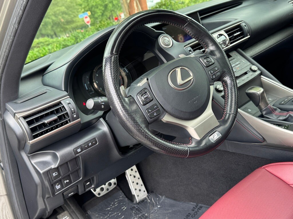 2020 Lexus IS 350 F SPORT photo 4