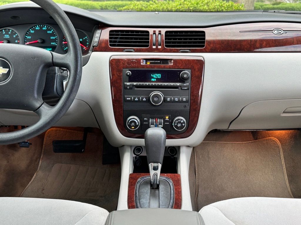 2010 Chevrolet Impala LS - Photo 12