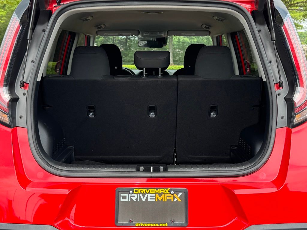 2024 Kia Soul LX - Photo 18