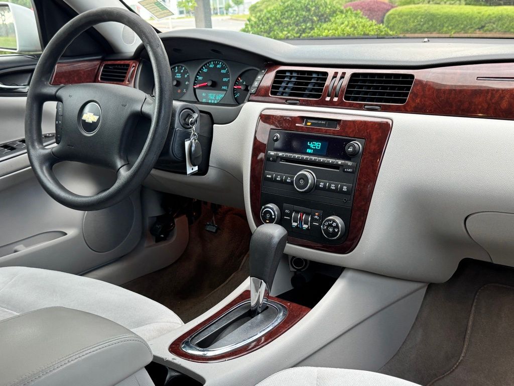 2010 Chevrolet Impala LS - Photo 22