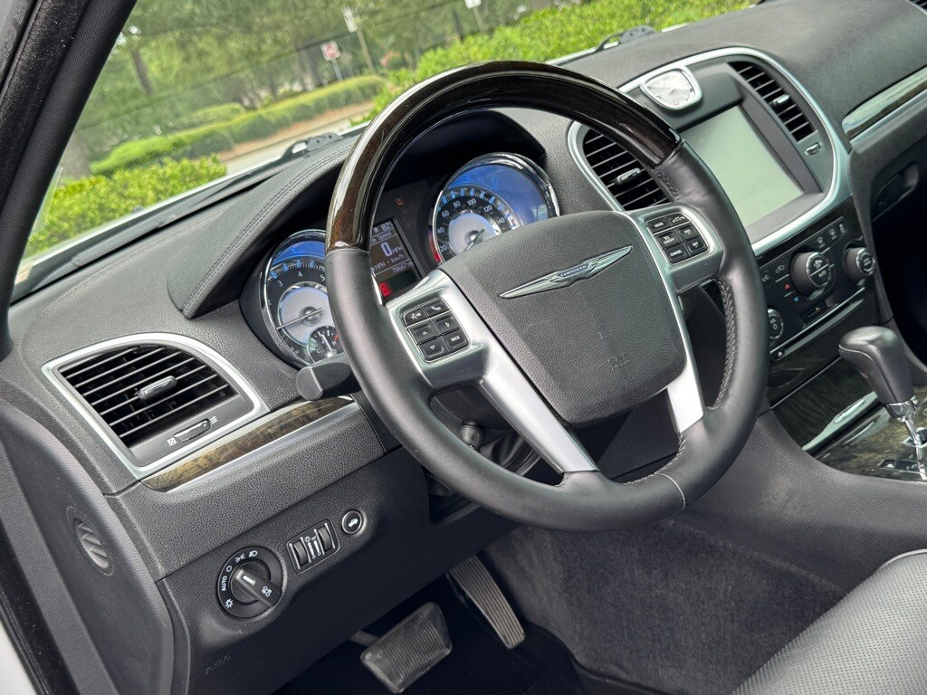 2011 Chrysler 300 C Base photo 4