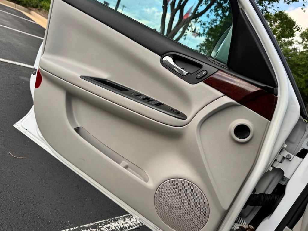 2010 Chevrolet Impala LS - Photo 27
