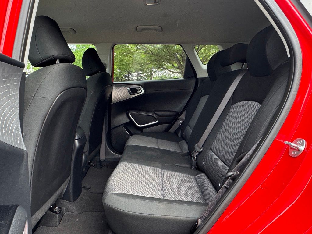 2024 Kia Soul LX - Photo 17
