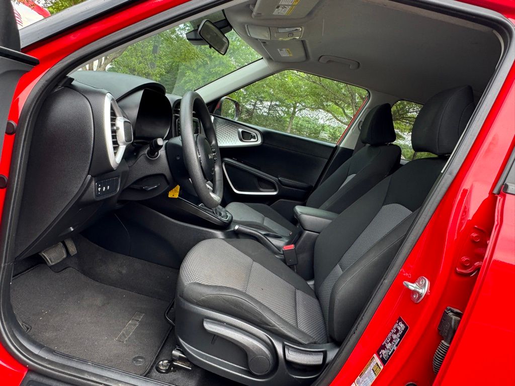 2024 Kia Soul LX - Photo 15