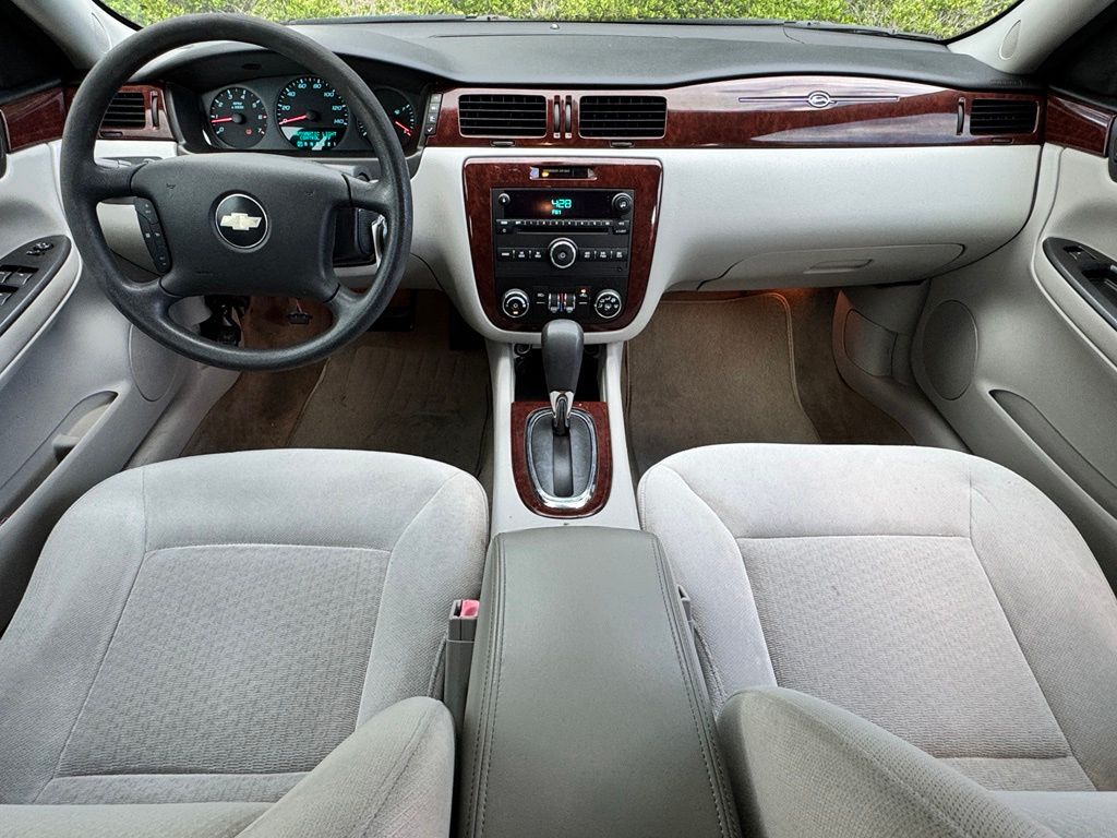 2010 Chevrolet Impala LS - Photo 11
