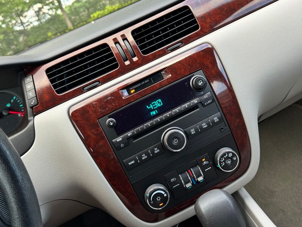 2010 Chevrolet Impala LS - Photo 25