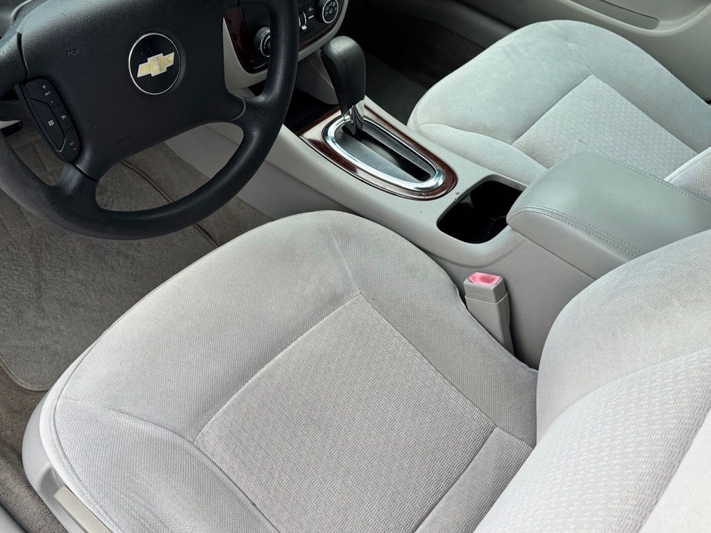 2010 Chevrolet Impala LS - Photo 10
